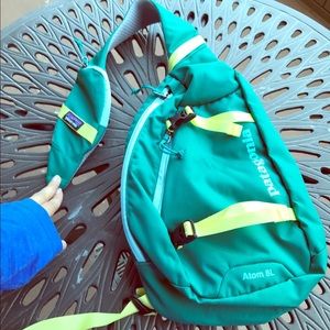 Patagonia 8L atom sling